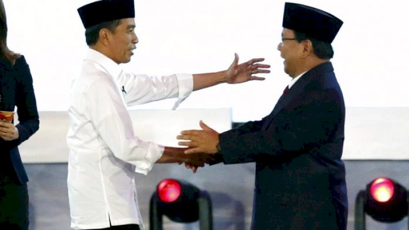 Joko Widodo bersama Prabowo Subianto. Ist