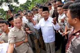 Klaim Menang 62 Persen, Prabowo Takbir lalu Sujud Syukur