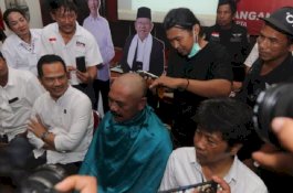 Jokowi-Ma'ruf Menang Telak di Solo, Wali Kota Gunduli Kepala