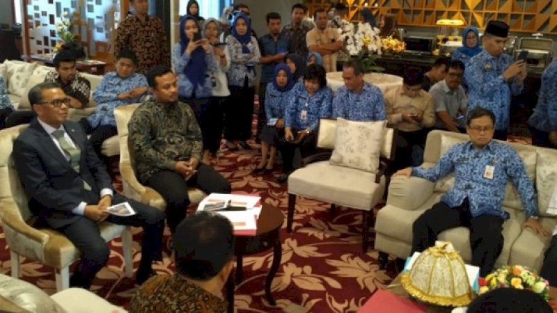 Gubernur Sulsel Nurdin Abdullah dan Wakil Gubernur Sulsel, Andi Sudirman Sulaiman, bersama calon penjabat Wali Kota Makassar, Sulkaf S Latief dalam pemaparan program di Baruga Gubernur.