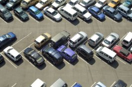 Penampakan Parkiran Mobil yang Dijuluki