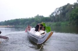 Calon Pengantin Jatuh ke Sungai Saat Sesi Foto Prewedding