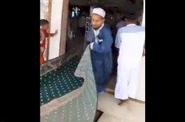Video Jemaah Masjid Usir Caleg Gara-Gara Singgung Bantuan Karpet