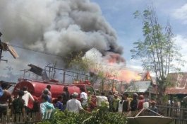 Ditinggal Pemiliknya, Enam Rumah Panggung Hangus Terbakar di Jeneponto