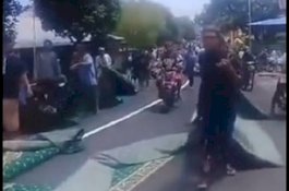 Kembalikan Karpet Masjid Caleg, Warga Dua Kelurahan Saling Lempar