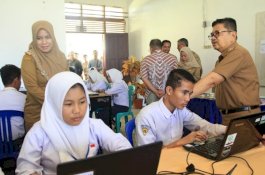 Tinjau UNBK SMP, Wali Kota Palopo: 