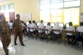 Tinjau UN, Wabup Sidrap Pastikan Ujian Berjalan Lancar