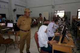 Bupati Maros Pantau Ujian Nasional Tingkat SD dan SMP