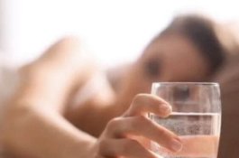 Apakah Anda Sering Haus di Tengah Malam? Ini Alasan dan Solusinya