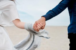 5 Zodiak Ini Awalnya Temen bisa Jadi Demen, Kamu Diantaranya?