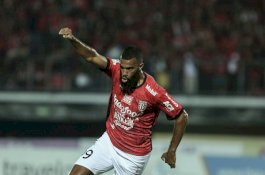 Sylvano Comvalius Makin Dekat Bergabung Arema FC