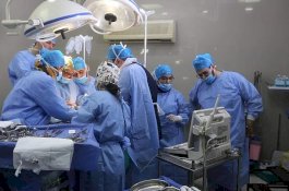 Video: Janin Dioperasi Dalam Rahim Ibunya untuk Memperbaiki Cacat Lahir