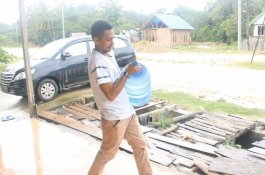 Kisah Honorer Pengantar Galon Air di Sultra Lolos Jadi Anggota DPRD