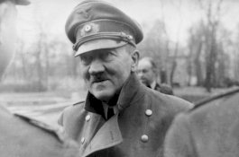 Catatan Bunuh Diri Adolf Hitler Akan Dilelang