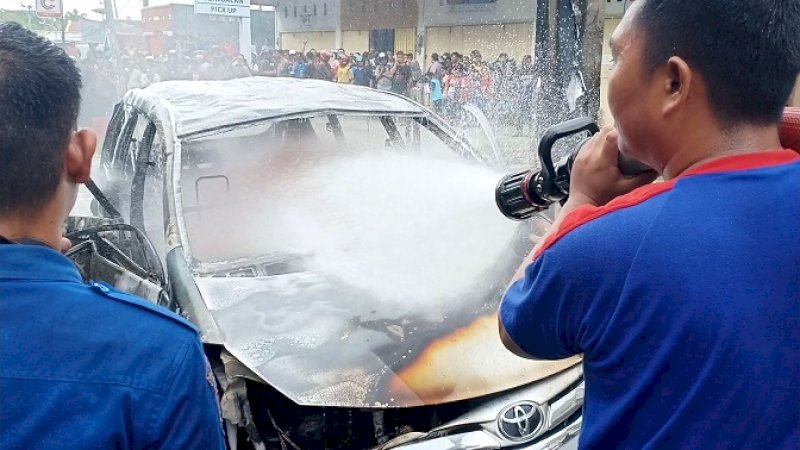 Angkut Premium dan Gas, Mobil Mini Bus Terbakar di Jalur Trans Sulawesi