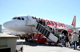 Pesawat EasyJet Rem Mendadak, Nyaris Tabrak Turkis Airlines