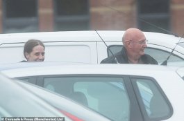 Bersetubuh di Parkiran Sekolah Sambil Tunggu Putranya, Eh...Dipergoki Bu Kepala Sekolah