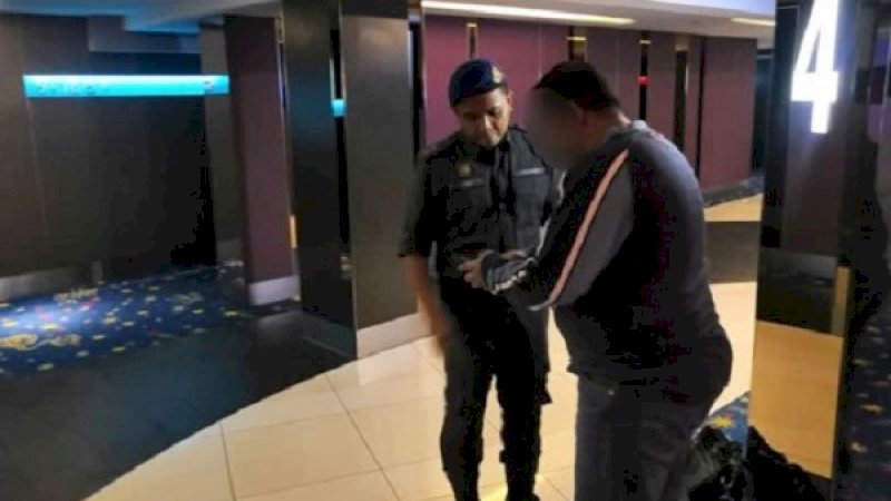 Polis Diraja Malaysia mengamankan penonton Avengers: Endgame.