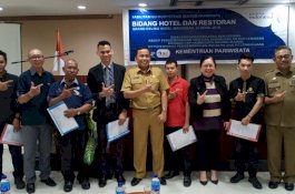 Optimalkan Layanan Pariwisata, LSP Anging Mammiri Sertifikasi Gratis 114 Karyawan Hotel