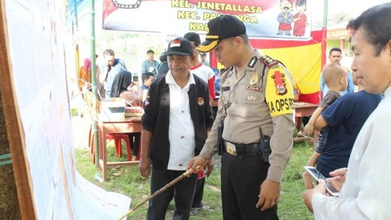 Kapolres Gowa, AKBP Shinto Silitonga, tampak meninjau lokasi PSu di Jennetallasa, Gowa.