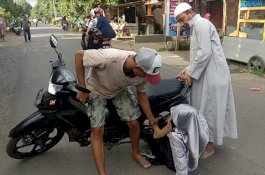 Buru-buru ke Acara Wisuda, Mahasiswi Asal Gowa Ini Terjatuh, Dres-nya Terlilit Gir Motor