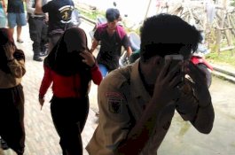 Saling Pangku Sambil Pijat di Kos-kosan, Empat Siswi dan Lima Temannya Diamanakan