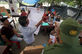 Petugas KPPS Berguguran. KPU Makassar