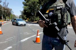 Pria Bersenjata Menembaki Sinagoga di California, Satu Wanita Tewas