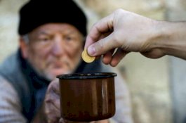 Lima Manfaat Besar Bagi yang Rajin Sedekah