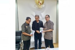 Buku “Catatan Dokter Koboi” Sukses Dibedah di Thailand