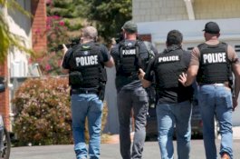 Penyerang Sinagoga California Mencoba Siarkan Penembakannya di Facebook