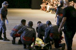 Tesandung, Model Jatuh di Catwalk dan Meninggal Dunia