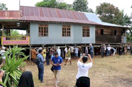 Lewat Tradisi Marakka Bola, Sekda Barru Tunjukkan Budaya Gotong Royong