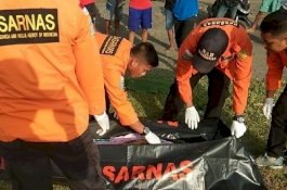 Ibu Pergi Beli Buah, Sari Bawa Bayinya Terjun ke Sungai