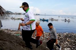 Peringati Hari Peduli Sampah, Pemkot Parepare Ikut Bersihkan Sampah Laut