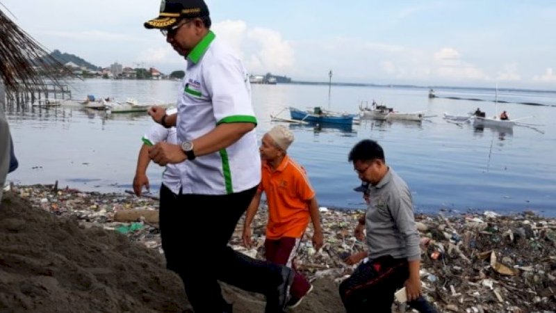 Peringati Hari Peduli Sampah, Pemkot Parepare Ikut Bersihkan Sampah Laut