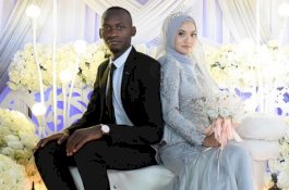 Kisah Gadis Malaysia Jatuh Cinta kepada Pria Afrika yang Menghiburnya Saat Menangis