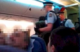 Penumpang Hendak Bunuh Diri, Awak Pesawat Dobrak Toilet