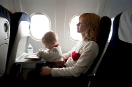 Peristiwa Menegangkan Penumpang dan Kru Selamatkan Bayi dalam Pesawat