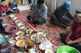 Ziarah ke Dato Paggentungan Gowa, Warga Potong Kambing