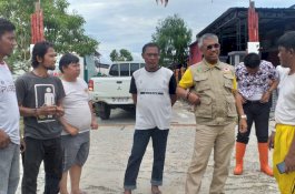 Bupati Luwu Timur Semangati Pengungsi Korban Banjir