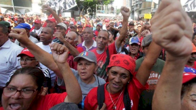 Massa desak presiden Nicolas Maduro mundur