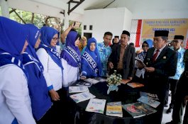 Peringati Hardiknas 2019, Bupati Sidrap Serahkan Penghargaan kepada Guru Kreatif