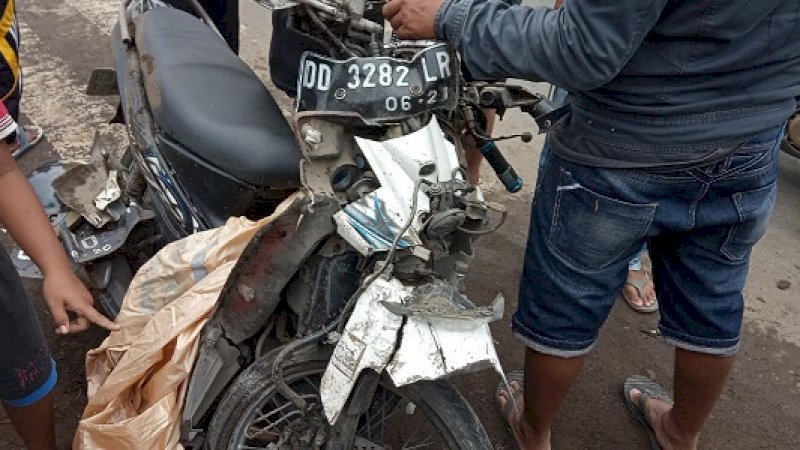 Motor kecelakaan lalu lintas di jalan poros Barombong, Bontopajja, Kelurahan Lembang Pajja, Gowa, Kamis (2/5/2019).