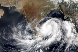 Hadapi Topan Tropis, India Ungsikan 800.000 Warganya