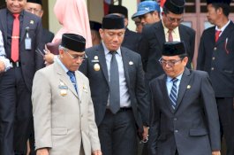 Pimpin Upacara Hardiknas, Bupati Lutim Sampaikan Empati Untuk Korban Banjir