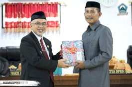 Wabup Bantaeng Serahkan LKPJ Tahun 2018