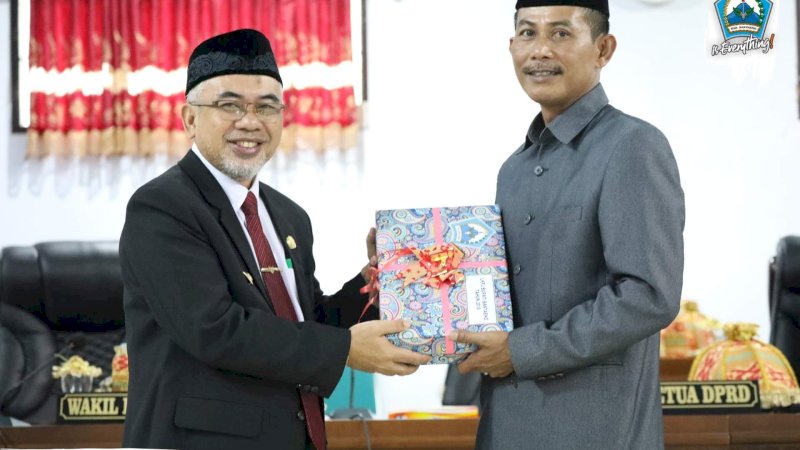 Wabup Bantaeng Serahkan LKPJ Tahun 2018