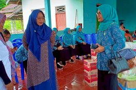 TP PKK Lutim Bersama Mitra Puspa Kunjungi Korban Banjir