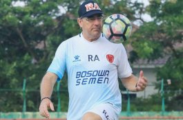 Ini Alasan Persib Bandung Tunjuk Robert Sebagai Pelatih